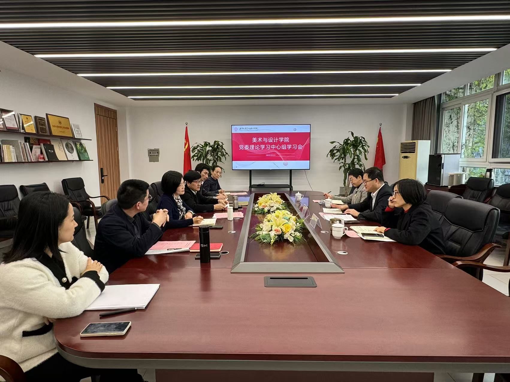 暗网禁区
召开党...
